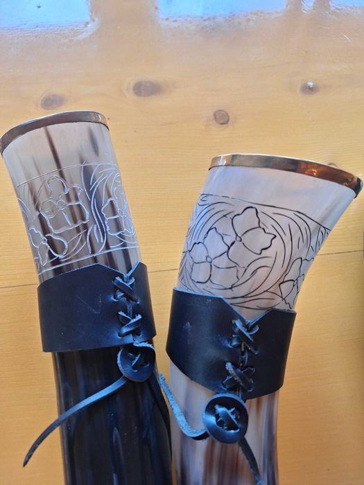 Викингски рог с кожен кобур, античен рог за пиене