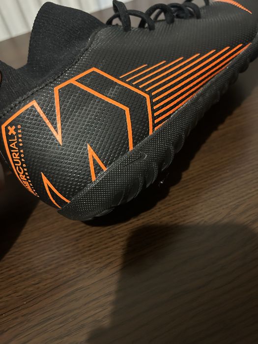 Vand ghete de fotbal Mercurial