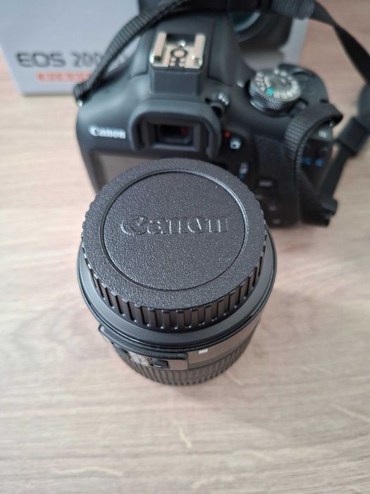 Canon EOS 2000D – като нов + 32GB карта