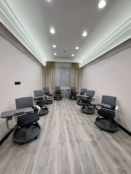 Вращающиеся кресло для учебного центра или офиса !