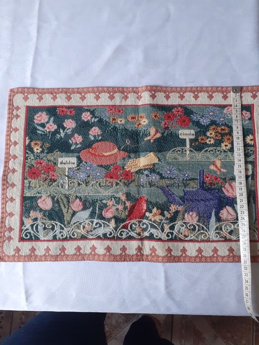 Tapiserii , tablouri.