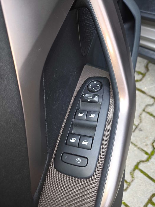 Peugeot 2008 din 2015, 1.2 CV Aut., 82.000 km, cu padele la volan