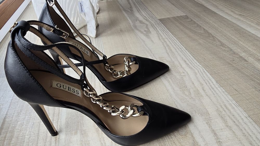 Pantofi Guess - mărimea 36