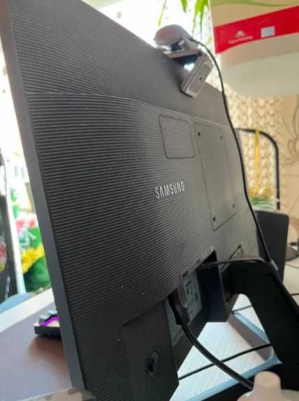 Продам монитор //