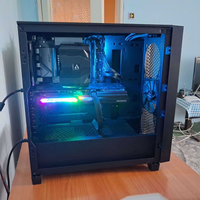 Геймърски компютър конфигурация перфектно състояние