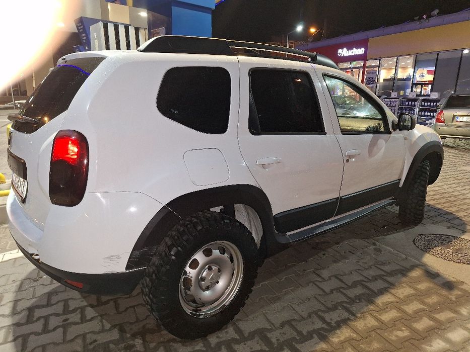 Vând Dacia Duster 2012