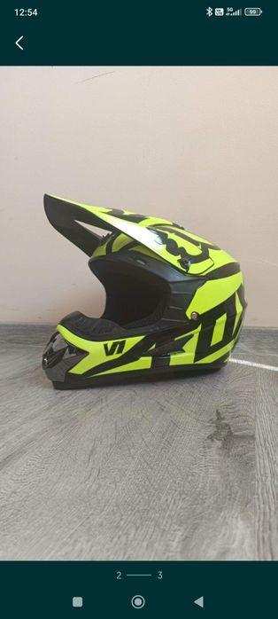 Продавам каска Fox v1