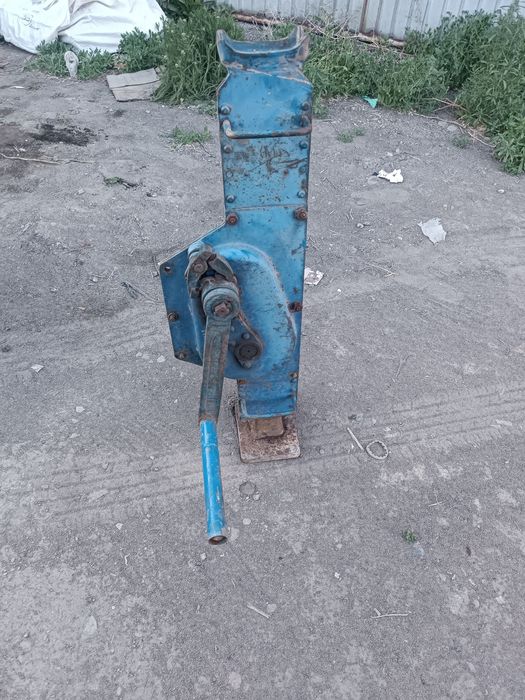 Продам домкрат реечный