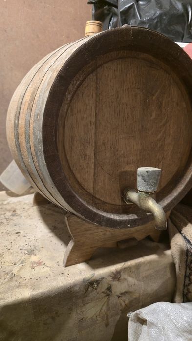 Продавам дъбово буре 25 л