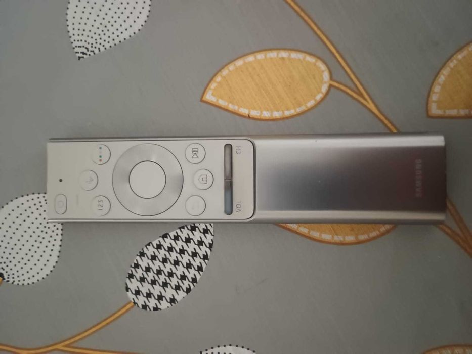 de vanzare pentru piese ,cu telecomanda,TV Samsunt 4K Ultra Hd