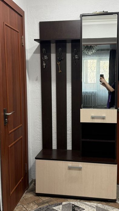 Продается б/у шкаф вешалка