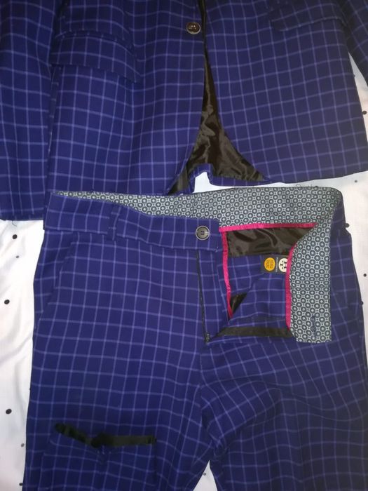 Vînd costum slim-fit M