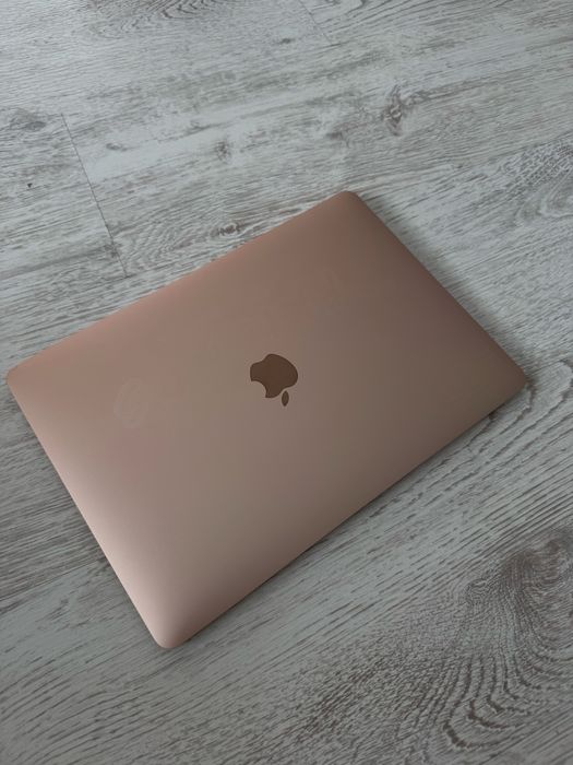 Продам ноутбук MacBook