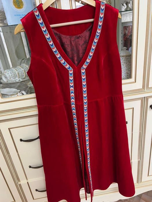 Бешпет қызыл түсті 48 размер