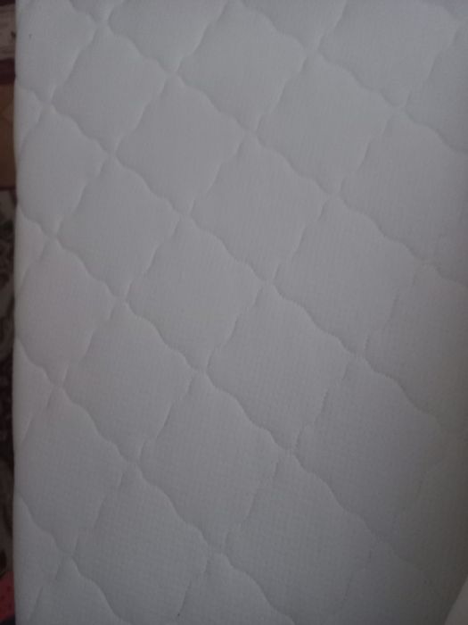 Par matrimonial cu saltea noua și 2 noptiere