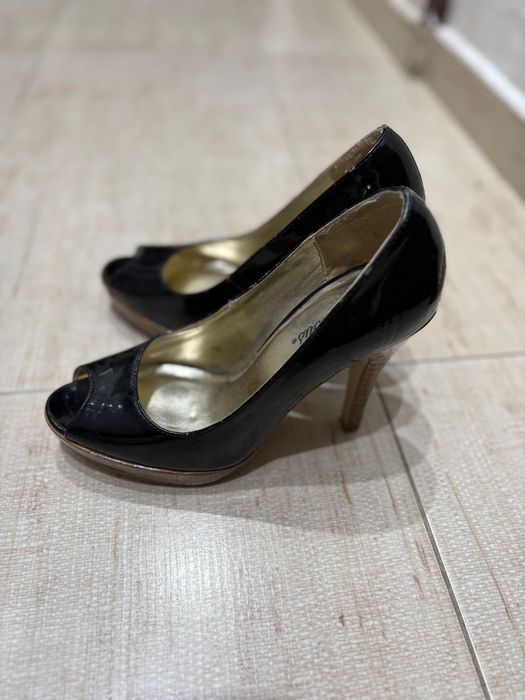 Дамски обувки с висок ток черен естествен лак