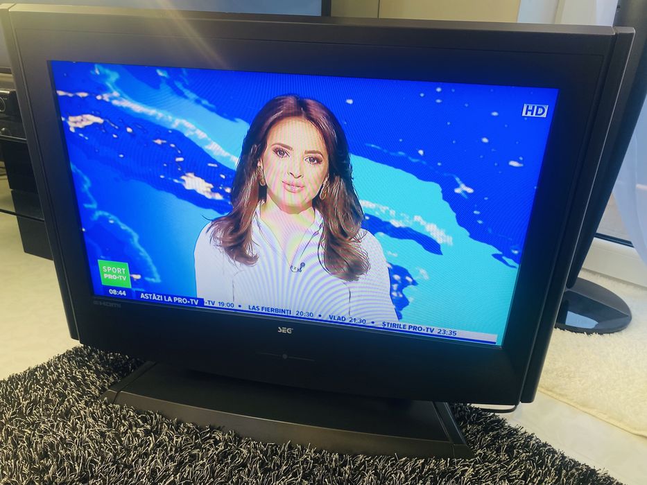 Vand TV LCD SEG - 66”