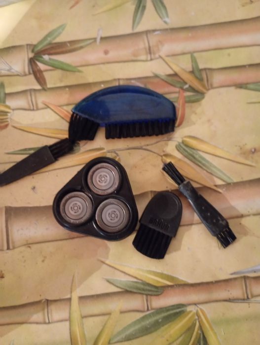 Электро-бритва в раб хор сост 2200т Торг