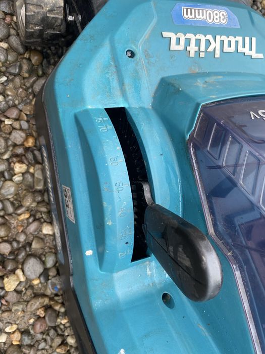 Vand sau schimb aparat tuns iarba makita baterie