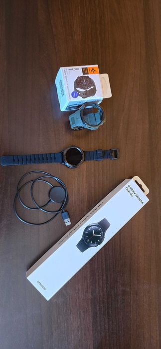 Продавам смарт часовник Samsung