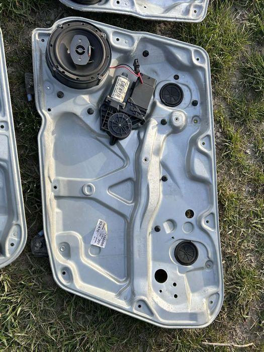 Стъклоповдигачи/Тави за врати VW Passat B5.5 2001/2005 Година