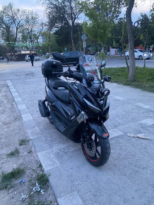 S max Skuter sotiladi.