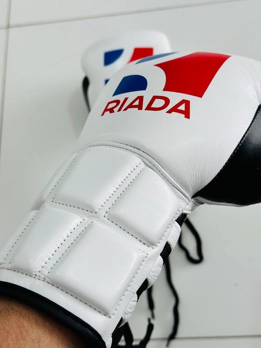 Бокс перчатка со шнурками