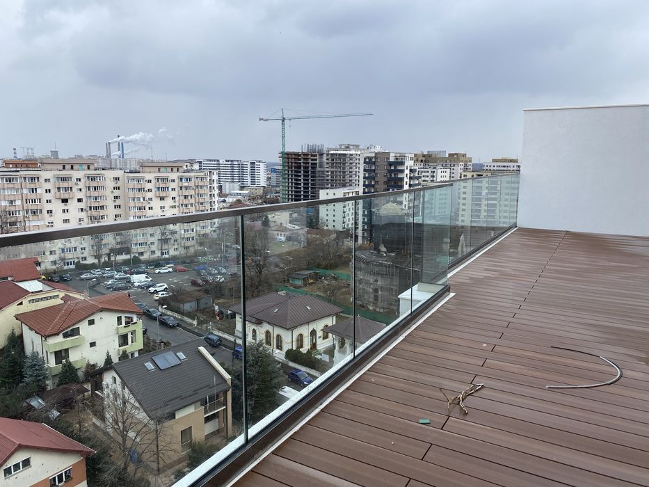 Balustrada din sticls securizata fixata in profil menghina