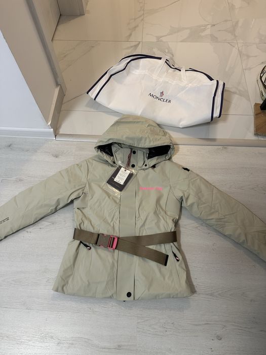 Geaca Moncler fabricata in Romania 2026