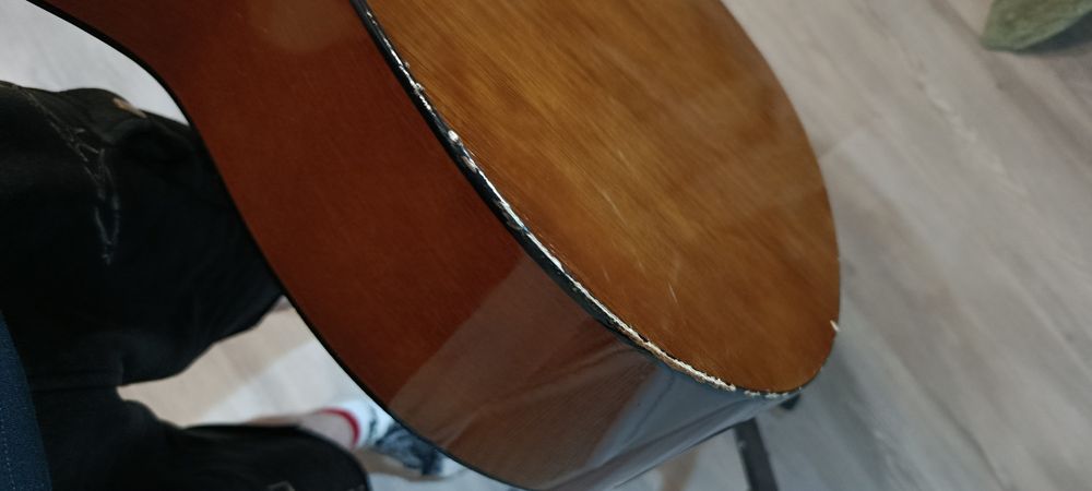 Продам гитару Yamaha c40.