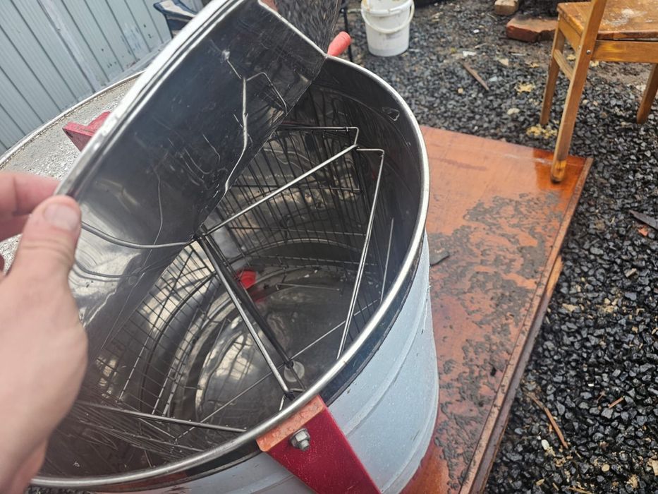 vand urgent! Centrifuga pe 4 rame si stupi