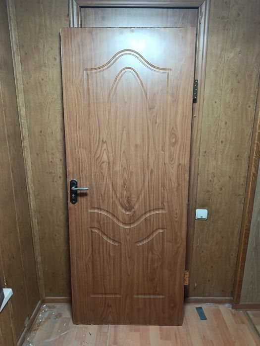 Продам двери межкомнатные.