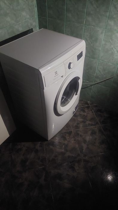 Masina de spalat noua Electrolux 7kg pret 2000ron negociabil