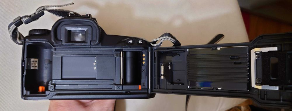 Aparat de fotografiat Canon EOS 3000