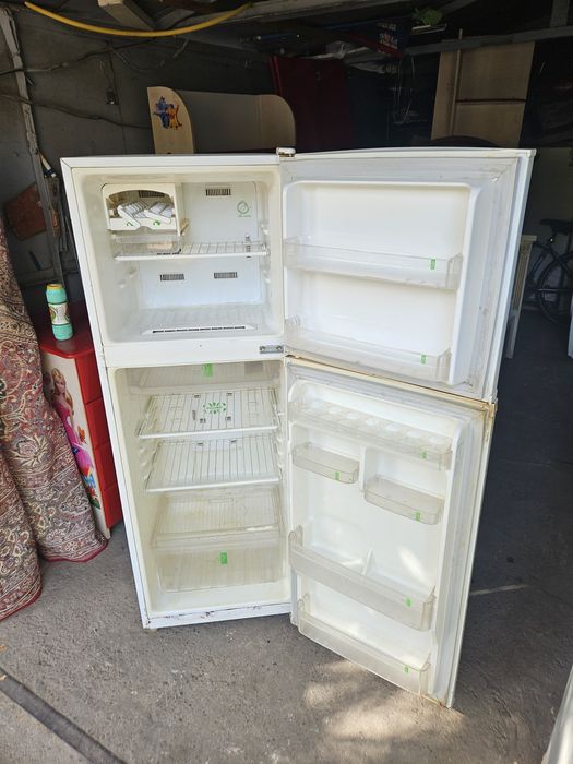 Продаётся холодильник самсунг рабочий всё родной