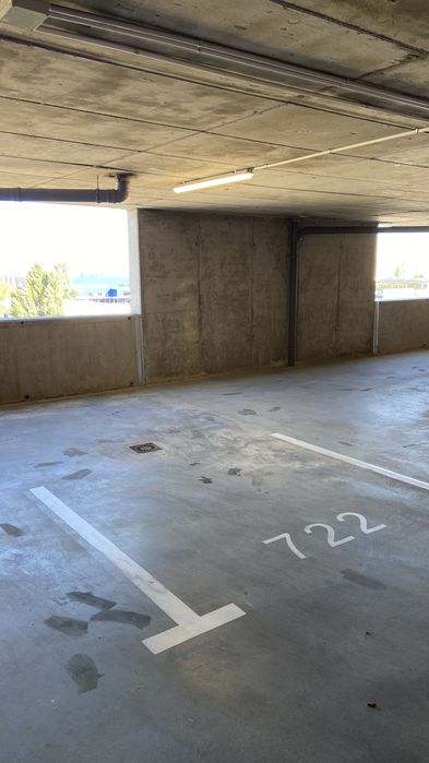 Inchiriez  loc de parcare supraetajat zona Hills Brauner