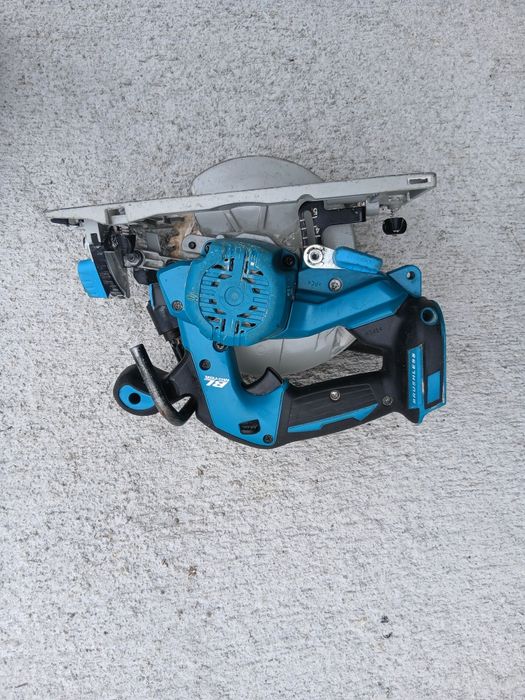 Безчетков циркуляр Makita 18волта