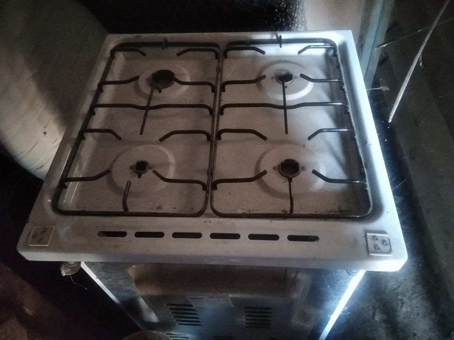 Газ плита ва печ сотилади