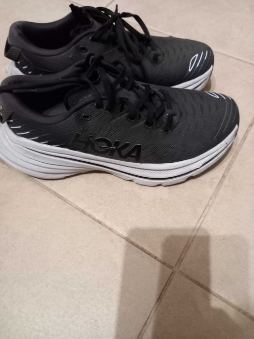 Дамски спортни обувки