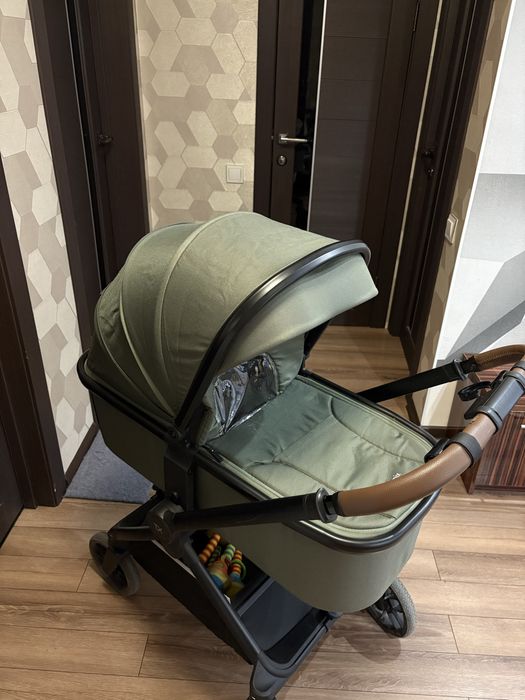 Продам коляску TOMIX Mirage 3 в 1