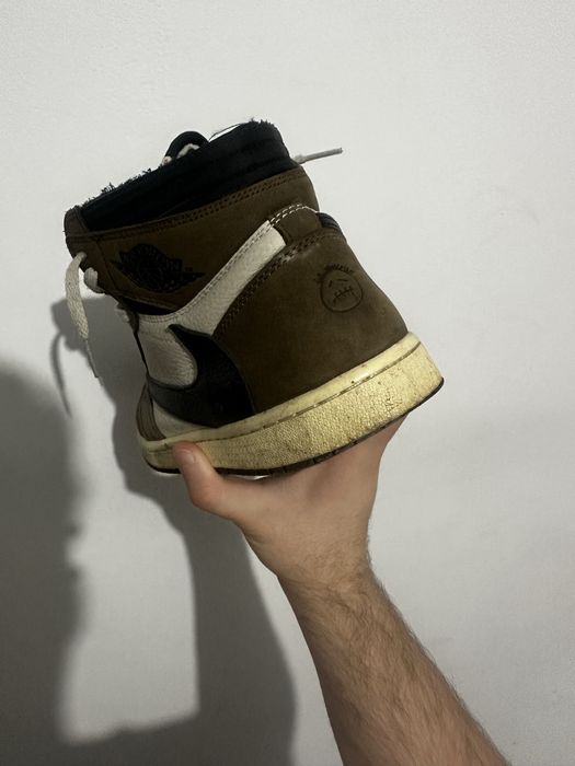 Jordan 1 Travis Scott