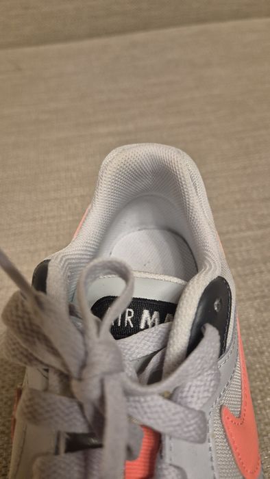 Nike Air Max puțin utilizat