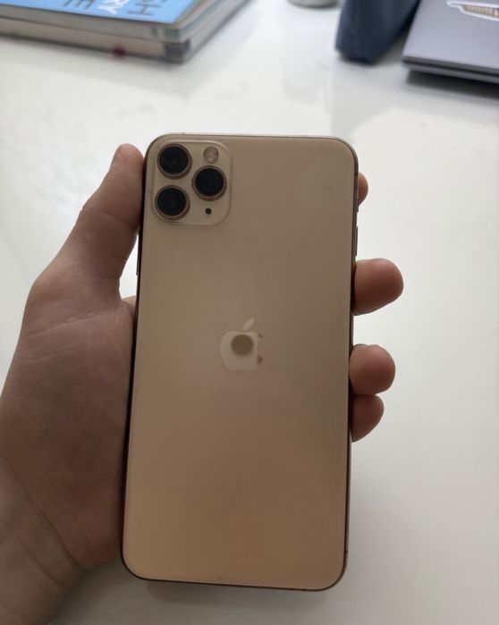 Продам Айфон 11 Pro Max 64gb