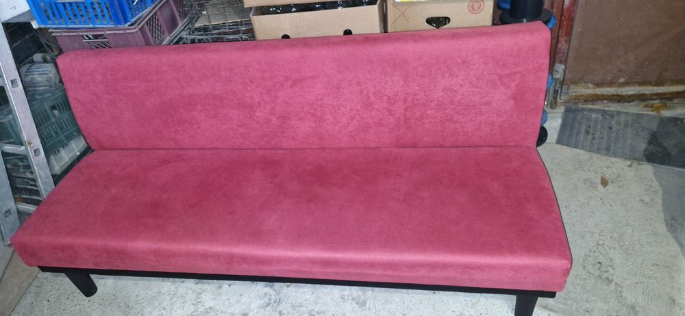 Продавам диван 120евро фотьоил 120 евро бюро 25 евро