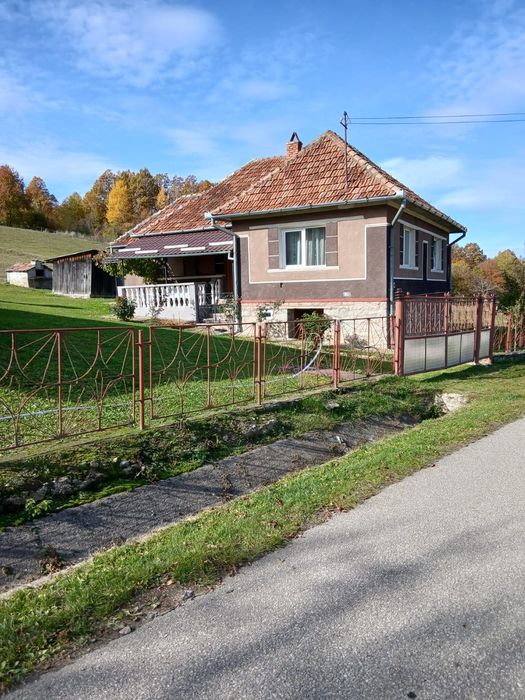Casă de vânzare la țară