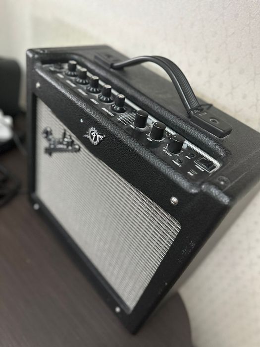 Комбоусилитель Fender Mustang 2
