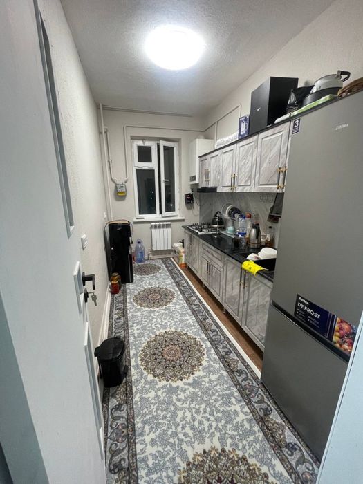 Nurafshon city  3 xonali uy birinchi qurilgan 4 talik gishtli uylardan