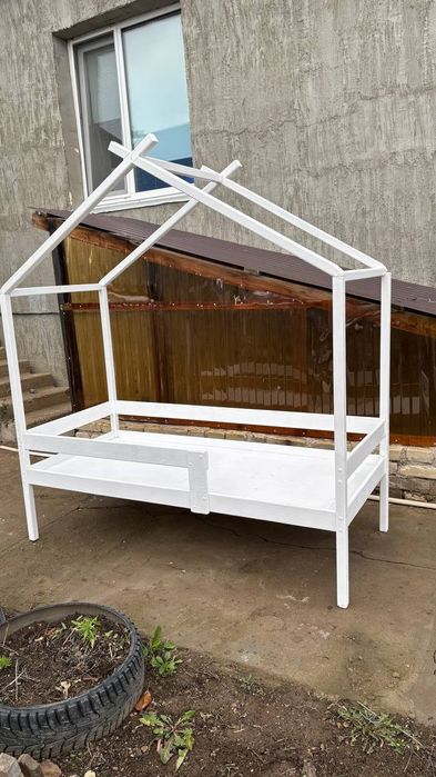 Кровать домик детская