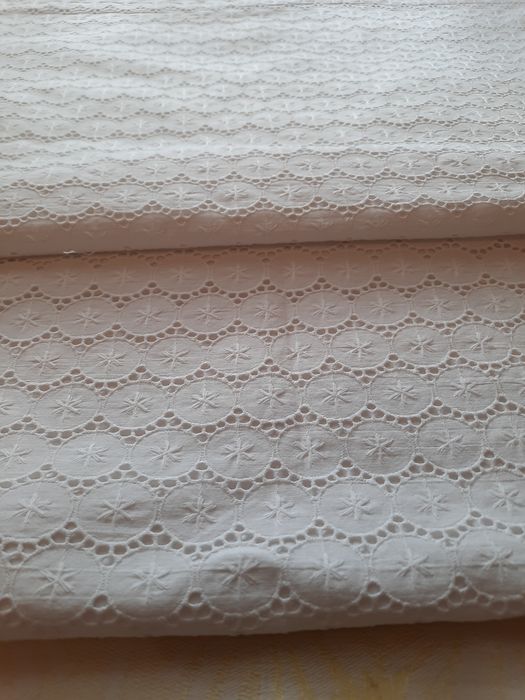 Set trei fete de perna din bumbac cu broderie sparta