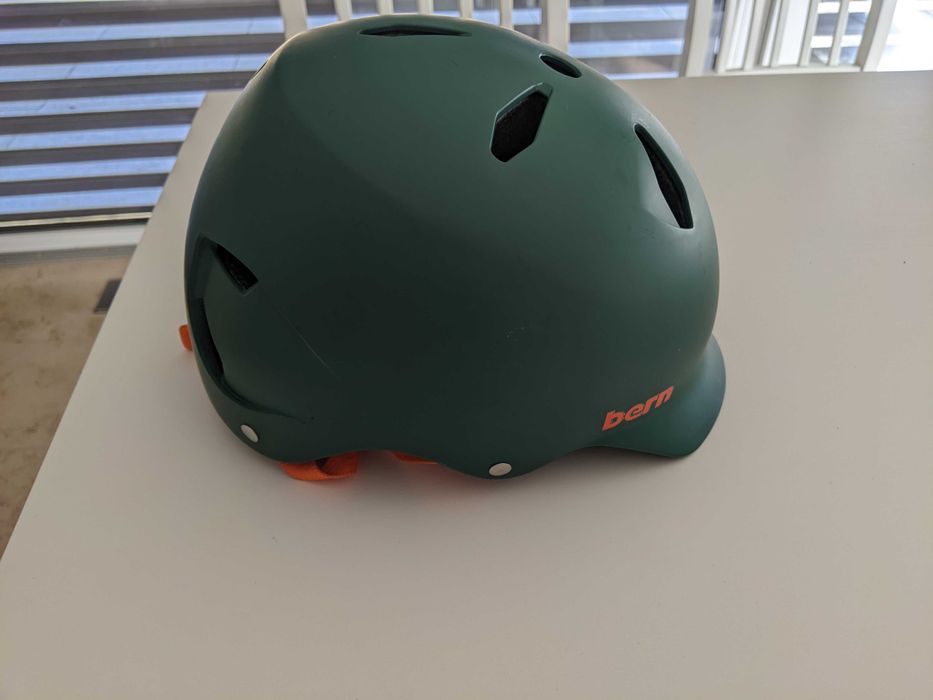 Каска за тротинетка/колело BERN